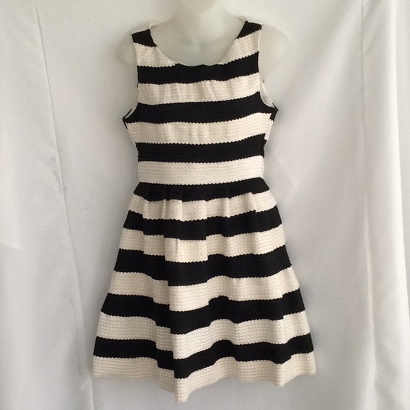 Jun & Ivy Dresses & Skirts - 🧿Jun & Ivy Striped Bandaged Dress